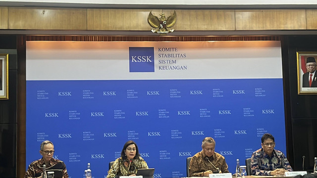 Menteri Keuangan (Menkeu), Sri Mulyani dalam konferensi pers KSSK, Jumat (18/10/2024).  Foto: Widya Islamiati/kumparan