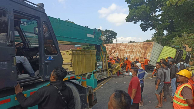 Kondisi kecelakaan 3 truk di Sedayu, Bantul, Daerah Istimewa Yogyakarta pada Jumat pagi (18/10/2024).Foto: Polres Bantul