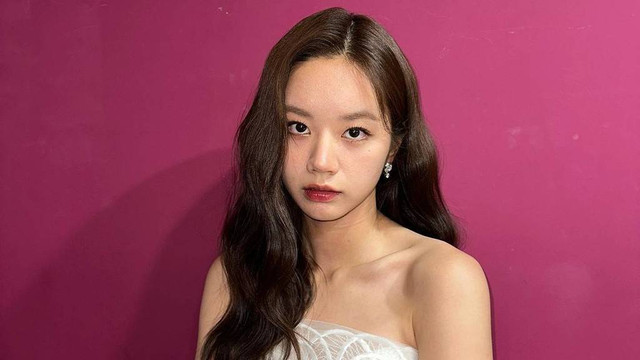 Le Hyeri mendapat penghargaan. Foto: Instagram/@hyeri_0609/Kumparan K-POP