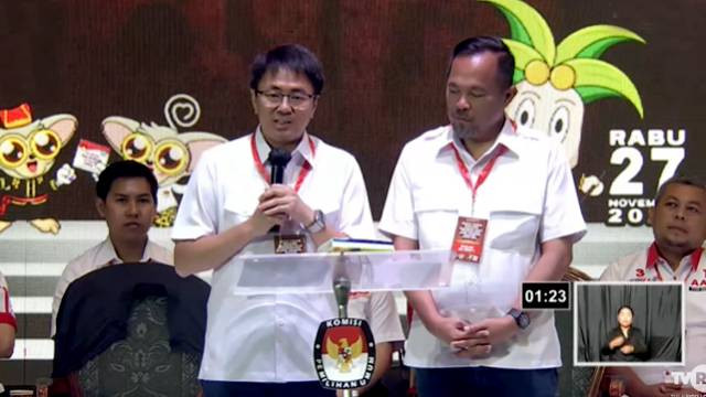 Pasangan calon Wali Kota dan Wakil Wali Kota Manado, Andrei Angouw-Richard Sualang saat debat perdana Pilkada Manado 2024. (foto: youtube KPU)