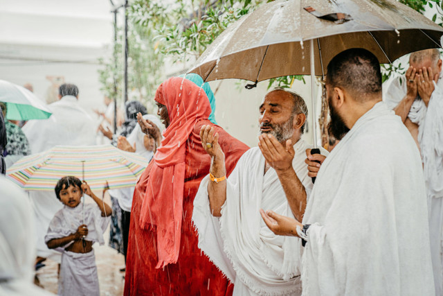 Ilustrasi doa turun hujan tulisan Arab. Foto: Pexels.com/Mido Makasardi ©️