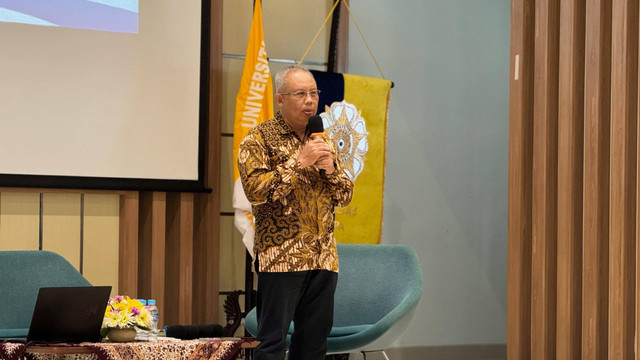 Dekan FMIPA UGM, Kuwat Triyana, saat memberikan materi di Jogja Innovator Summit, Jumat (18/10). Foto: Arif UT/Pandangan Jogja