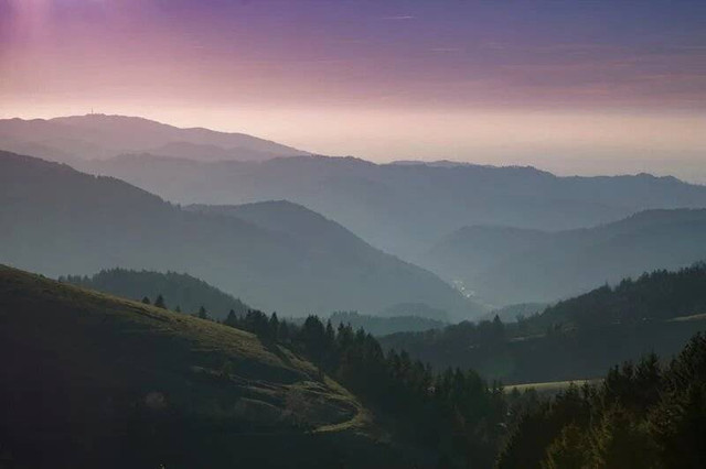 Piramida Rowosari Semarang. Foto hanya ilustrasi, bukan tempat yang sebenarnya. Sumber: Pexels/Mali Maeder