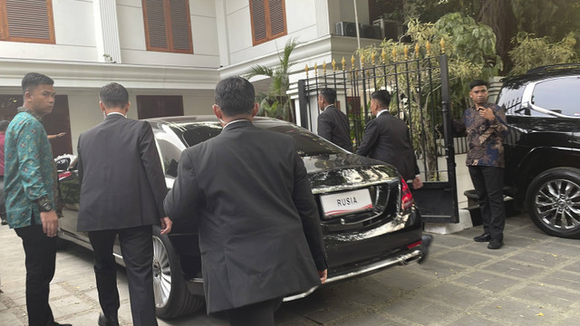 Tamu negara dari Rusia mendatangi kediaman Prabowo Subianto di Kertanegara 4, Jakarta Selatan, Sabtu (19/10/2024). Foto: Fadhil Pramudya/kumparan