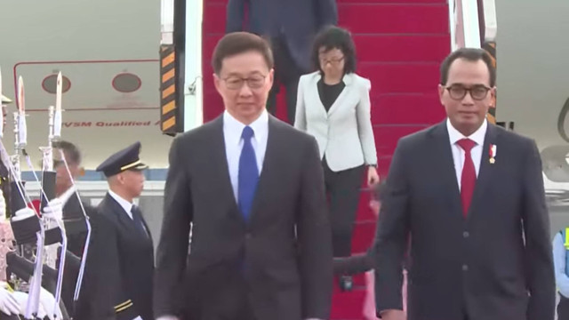 Wakil Presiden China Han Zheng tiba di Bandara VVIP Internasional Soekarno-Hatta, Tangerang, Banten, Sabtu (19/10/2024). Foto: YouTube/ Sekretariat Presiden