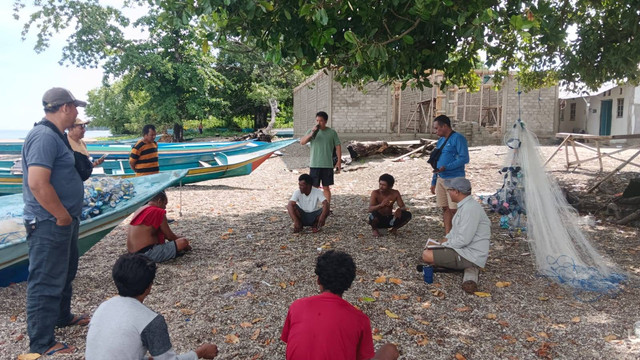 Diskusi dengan Nelayan Kakap Kerapu di Pesisir Pantai Desa Labuang Seram Utara Barat, Foto : Pribadi