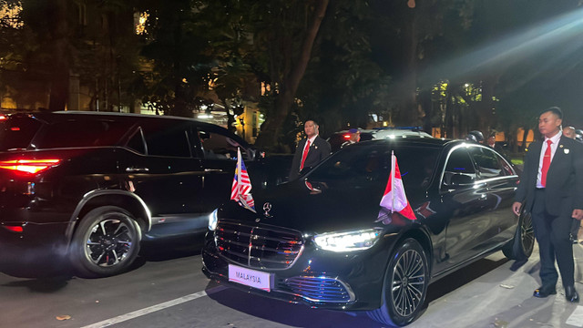 Tamu negara dari Malaysia mendatangi kediaman Prabowo Subianto, di Kertanegara 4, Jakarta Selatan, Sabtu (19/10/2024). Foto: Fadhil Pramudya/kumparan