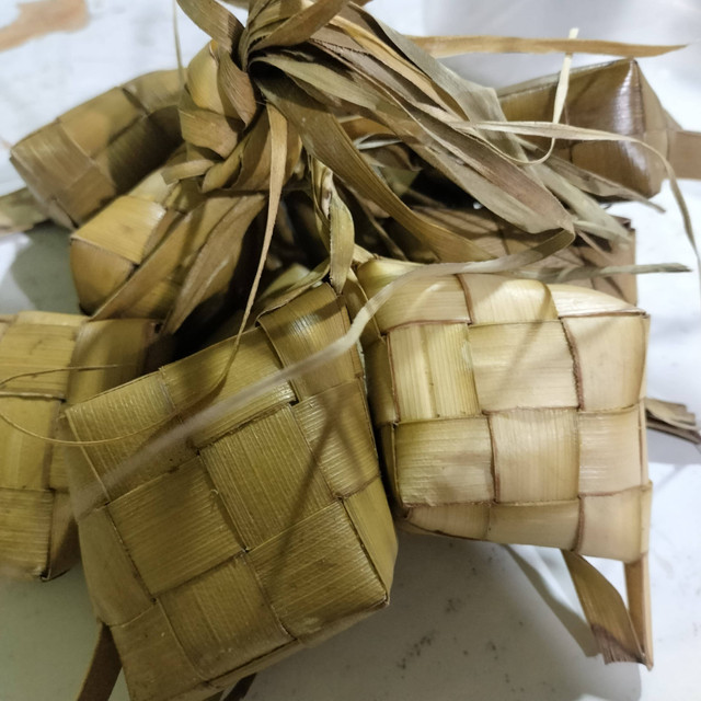 Gambaran Ketupat (Sumber: Gambar Milik Pribadi)