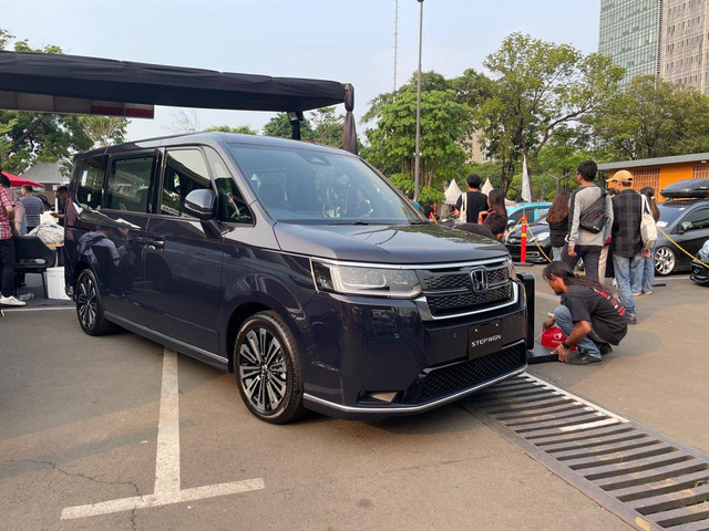 Mobil hybrid Honda Step WGN e:HEV dipajang di acara Honda Culture Indonesia di Jakarta, Sabtu (19/10/2024). Foto: Sena Pratama/kumparan