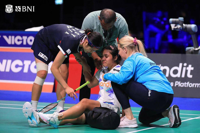 Gregoria Mariska Tunjung mengalami cedera di semifinal Denmark Open 2024, Sabtu (19/10). Foto: PBSI