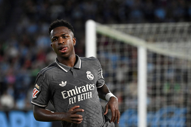 Vinicius Junior saat Celta Vigo vs Real Madrid dalam laga pekan ke-10 Liga Spanyol 2024/25 di Stadion Balaidos, Minggu (20/10) dini hari WIB. Foto: MIGUEL RIOPA / AFP