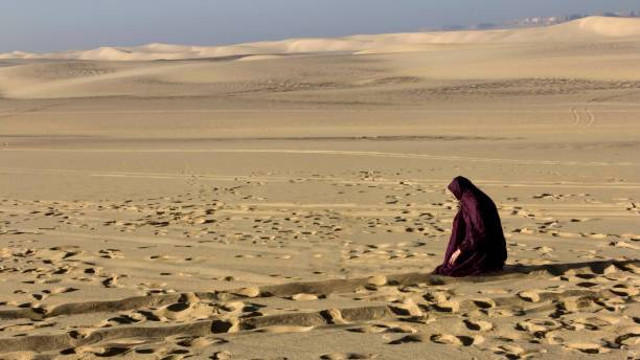 Muslimah di Padang Pasir (gettyimages.com)