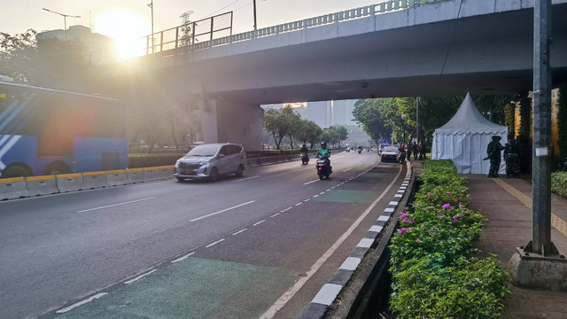 Suasana lalu lintas di Jalan Semanggi, Jakarta, Minggu (20/10/2024). Foto: Thomas Bosco/kumparan