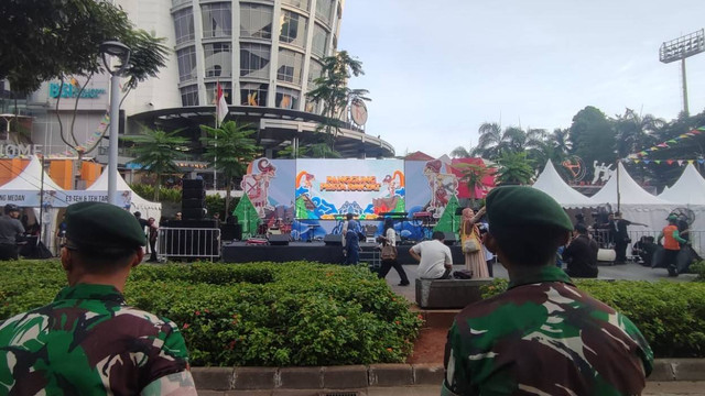 Panggung rakyat di Jalan Jenderal Sudirman, Jakarta, Minggu (20/10/2024). Foto: Rachmadi Rasyad/kumparan