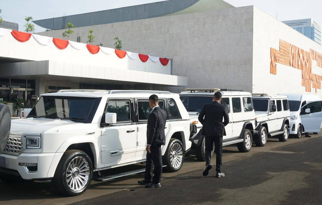 Kendaraan yang akan digunakan Presiden dan wakil Presiden terpilih Prabowo Subianto dan Gibran Rakabuming Raka menuju Istana Negara terparkir di kompleks Parlemen, Senayan, Jakarta, Minggu (20/10/2024).  Foto: Dok. Istimewa