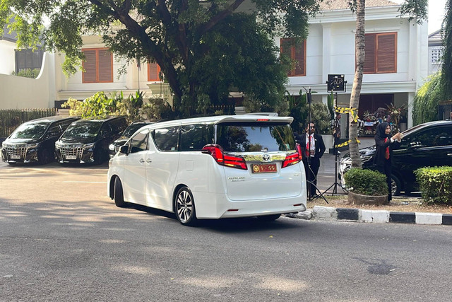 Presiden terpilih Prabowo Subianto tiba di kediamannya di Jalan Kertanegara, Jakarta, Minggu (20/10/2024). Foto: Fadhil Pramudya/kumparan