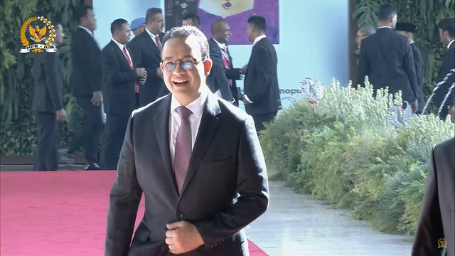 Anies Baswedan tiba menghadiri Pelantikan Presiden dan Wakil Presiden periode 2024-2029 di Gedung Nusantara, kompleks Parlemen, Senayan, Jakarta, Minggu (20/10/2024). 
 Foto: Youtube/MPRGOID