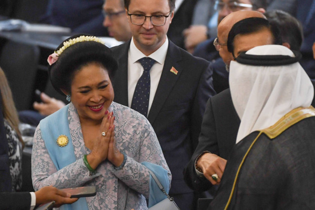 Anggota DPR Titiek Soeharto (kiri) tiba di gedung Nusantara menjelang pelantikan presiden dan wakil presiden periode 2024-2029 di Kompleks Parlemen, Senayan, Jakarta, Minggu (20/10/2024). Foto: Akbar Nugroho Gumay/ANTARA FOTO