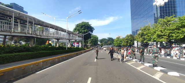 Jalan Sudirman, Jakarta, Minggu pagi (20/10/2024). Dok: Rachmadi/kumparan