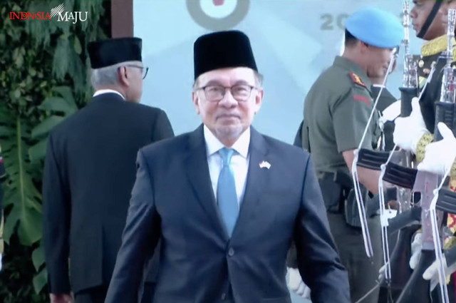 Perdana Menteri Anwar Ibrahim tiba di Kompleks Parlemen Senayan, Minggu (20/10/2024). Dok: Setpres RI