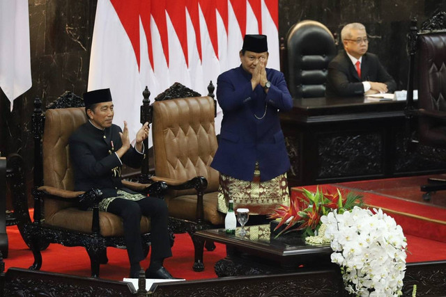 Presiden Prabowo Subianto dan Presiden ke-7 Joko Widodo menghadiri Pelantikan Presiden dan Wakil Presiden periode 2024-2029 di Gedung Nusantara, kompleks Parlemen, Senayan, Jakarta, Minggu (20/10/2024).  Foto: Iqbal Firdaus/kumparan