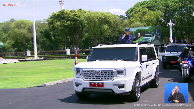 Presiden Prabowo Subianto tiba di Istana Merdeka, Jakarta, Minggu (20/10/2024). Foto: YouTube/Sekretariat Presiden