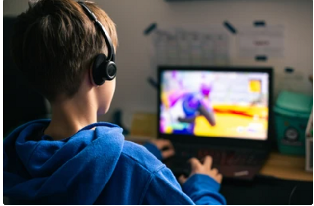 Ilustrasi anak bermain game online (Foto : Shutterstock)