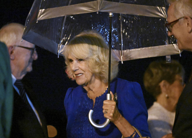 Ratu Camilla saat tiba di Australia untuk menjalani tur Kerajaan Inggris. Foto: Victoria Jones/Pool via Reuters