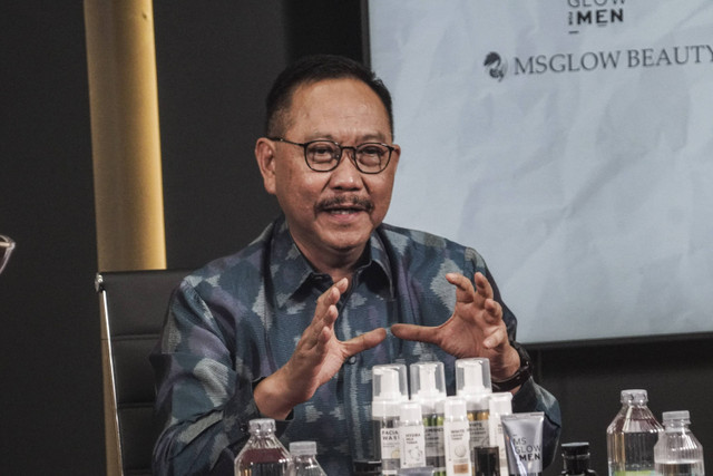 Utusan Khusus Presiden untuk Kerja Sama Internasional dan Pembangunan IKN Bambang Susantono menjawab pertanyaan praktisi politik Gus Ipang dan Pemimpin Redaksi kumparan Arifin Asydhad dalam Program Info A1 kumparan di Jakarta, Minggu (20/10/2024). Foto: Darryl Ramadhan/kumparan