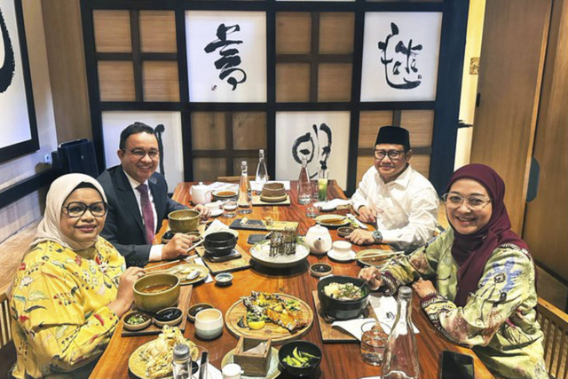 Anies Baswedan bersama sang istri makan siang bersama Cak Imin dan sang istri, Minggu (20/10/2024). Foto: x/@aniesbaswedan