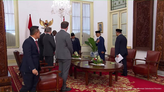 Pertemuan Bilateral Presiden Prabowo Subianto dengan Menlu Britania Raya dan Irlandia Utara di Istana Merdeka, Jakarta, Minggu (20/10/2024). Foto: YouTube/Sekretariat Presiden