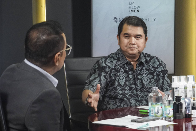 Dirut MIND ID Hendi Prio Santoso menjawab pertanyaan praktisi politik Gus Ipang dan Pemimpin Redaksi kumparan Arifin Asydhad dalam Program Info A1 kumparan di Jakarta, Minggu (20/10/2024). Foto: Darryl Ramadhan/kumparan