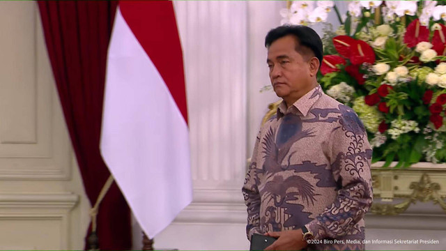 Yusril Izha Mahendra saat dipanggil menjadi salah satu menteri oleh Presiden Prabowo Subianto di Istana Negara, Jakarta, Minggu (20/10/2024). Foto: YouTube/Sekretariat Presiden