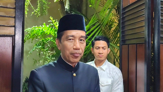 Presiden ke-7 RI Joko Widodo saat wawancara di kediamannya di Kota Solo, Jawa Tengah, Minggu (20/10). Foto: Arfiansyah Panji Purnandaru/kumparan