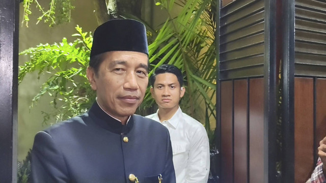 Presiden ke-7 RI Joko Widodo saat di kediamannya di Kota Solo, Jawa Tengah, Minggu (20/10/2024). Foto: Arfiansyah Panji Purnandaru/kumparan