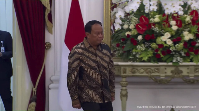 Komjen (Purn) Suntana, Wamenhub, saat dipanggil oleh Presiden Prabowo Subianto di Istana Negara, Jakarta, Minggu (20/10/2024). Foto: YouTube/Sekretariat Presiden