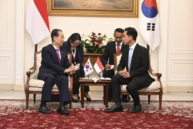 Wapres Gibran Rakabuming Raka menerima kunjungan Perdana Menteri Korea Selatan, Han Duck-soo di Istana Wapres, Jakarta Pusat, Minggu (20/10/2024).  Foto: Dok. Setwapres