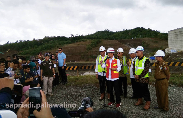 Kunjungan Presiden Jokowi ke Bendungan Paselloreng pada Selasa, 3 Juli 2018. Foto: Dok. Adi Pallawalino