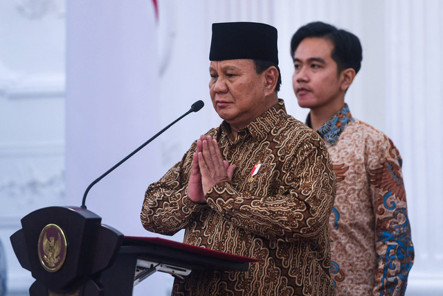 Presiden Prabowo Subianto dan Wapres Gibran Rakabuming Raka di Istana Merdeka, Jakarta, Minggu (20/10/2024).  Foto: Muhammad Adimaja/ANTARA FOTO