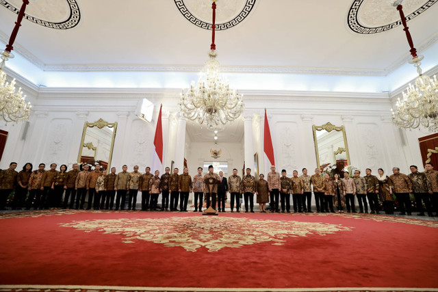 Presiden Prabowo Subianto mengumumkan Menteri dan Wakil Menteri Kabinet Merah Putih di Istana Kepresidenan, Jakarta, Minggu (20/10/2024). Foto: Dok. Istimewa