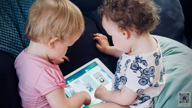 https://unsplash.com/photos/two-toddlers-sitting-on-sofa-while-using-tablet-computer-chuzevDl4qM