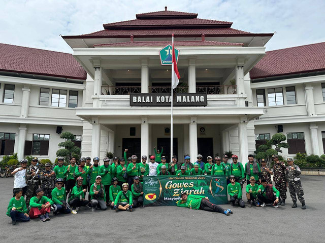 Gowes Ziarah Masyayikh dalam rangka Hari Santri Nasional 2024