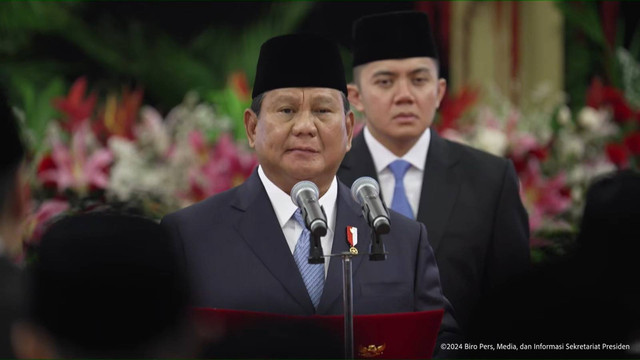 Presiden Prabowo Subianto melantik Menteri Kabinet Merah Putih di Istana Negara, Jakarta, Senin (21/10/2024). Foto: YouTube/Sekretariat Presiden