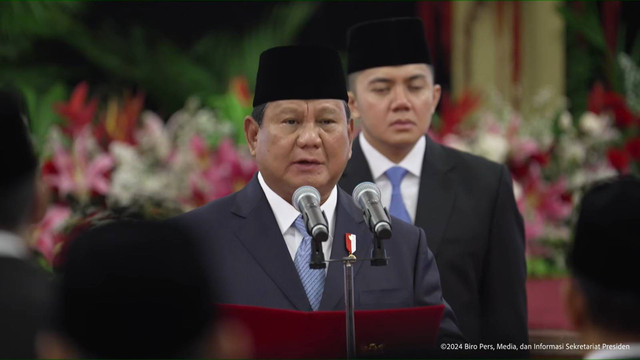 Presiden Prabowo Subianto melantik Menteri Kabinet Merah Putih di Istana Negara, Jakarta, Senin (21/10/2024). Foto: YouTube/Sekretariat Presiden