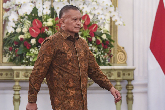 Wakil Menteri Koordinator Bidang Politik dan Keamanan, Lodewijk F Paulus berjalan saat dipanggil Presiden Prabowo Subianto dalam pengumuman jajaran menteri Kabinet Merah Putih di Istana Merdeka, Jakarta, Minggu (20/10/2024).  Foto: Muhammad Adimaja/ANTARA FOTO