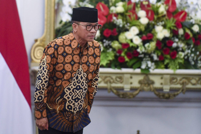 Menteri Desa dan Pembangunan Daerah Tertinggal, Yandri Susanto berjalan saat dipanggil Presiden Prabowo Subianto dalam pengumuman jajaran menteri Kabinet Merah Putih di Istana Merdeka, Jakarta, Minggu (20/10/2024). Foto: Muhammad Adimaja/ANTARA FOTO