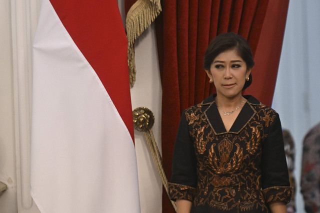 Menteri Komunikasi dan Digital, Meutya Hafid berjalan saat dipanggil Presiden Prabowo Subianto dalam pengumuman jajaran menteri Kabinet Merah Putih di Istana Merdeka, Jakarta, Minggu (20/10/2024). Foto: Hafidz Mubarak/ANTARA FOTO