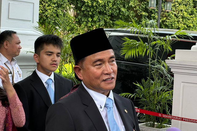 Menterian Koordinator Bidang Hukum, HAM, Imigrasi, dan Pemasyarakatan, Yusril Ihza Mahendra di Istana Negara Jakarta, Senin (21/10/2024).  Foto: Luthfi Humam/kumparan