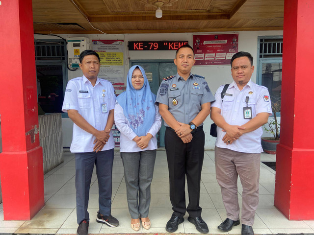 Foto bersama Kalapas dan anggota KPU Muratara