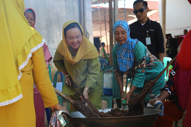 Kedekatan Lucianty dengan masyarakat Muba. (ist)